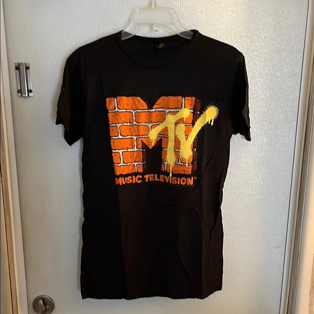 NWOT MTV Black Graphic T-Shirt